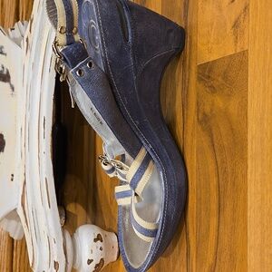 G by Cole Haan and Nike Air Women's Blue and Silver Wedge Heels Size 11